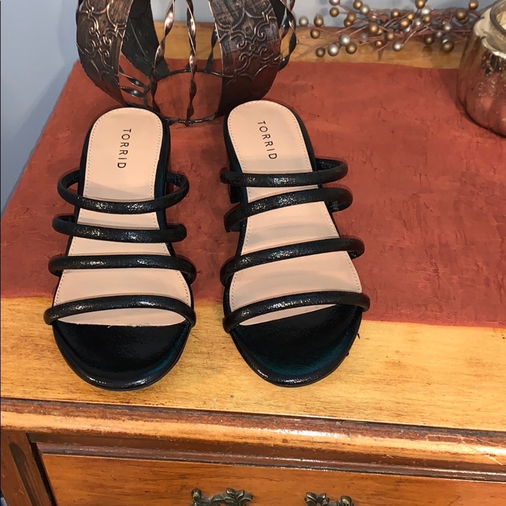 NWT Black strappy block heel sandals